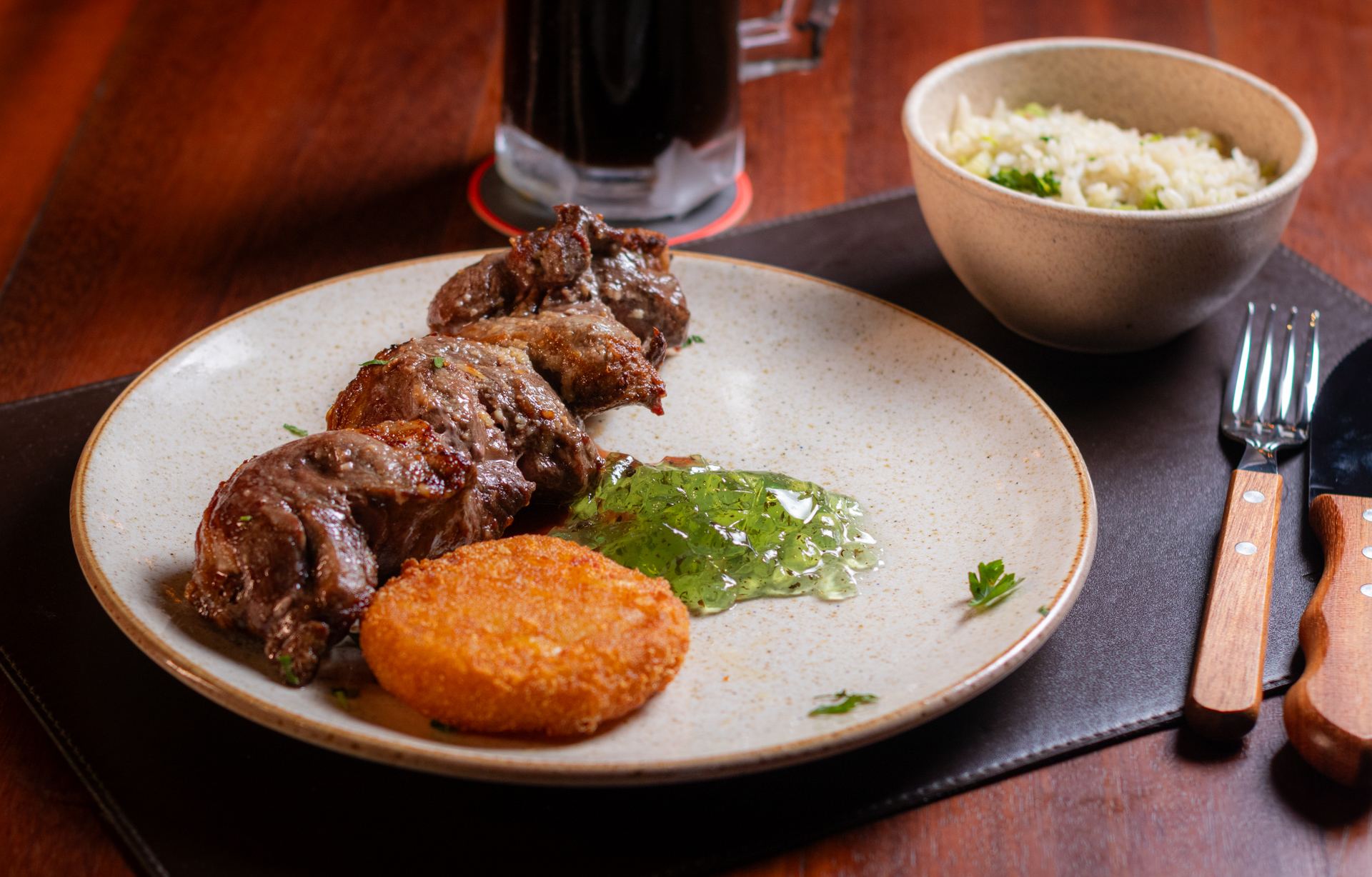 Picanha de cordeiro com chimichurri no Braseiro Gaúcho